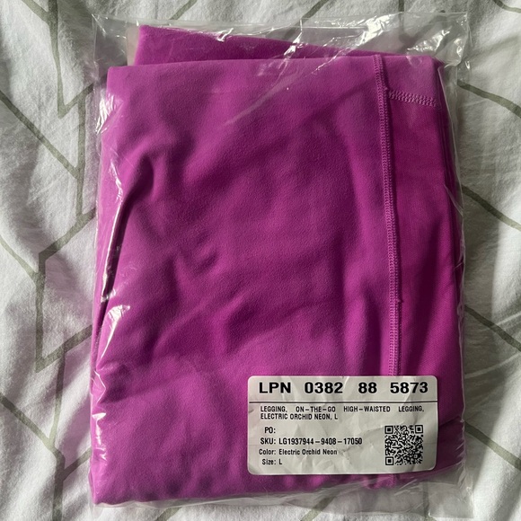 Fabletics NWT On-the-Go Powerhold Legging Large Pink - Picture 5 of 5